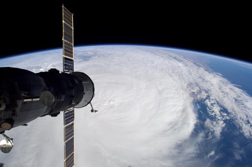 iss012e22031