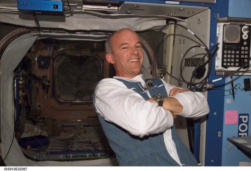 Williams smiles as camera during Expedition 12/13 joint operations