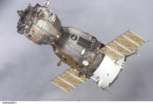 iss012e24211