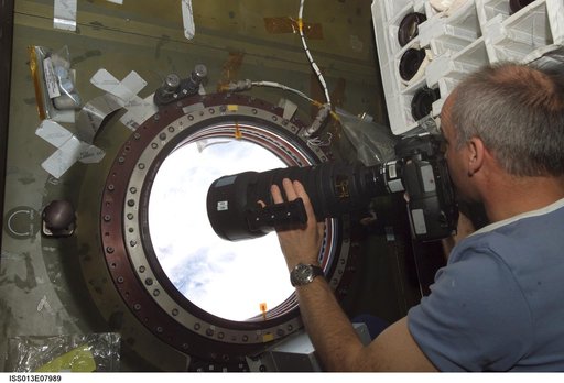 Williams photographs at the Earth Observation window during Expedition 13