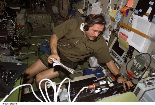 Vinogradov reconfigures communication in the SM during Expedition 13