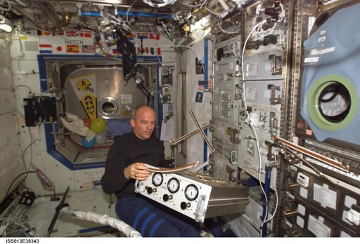 Williams works with the GASMAP section of the HRF rack in the U.S. Laboratory during Expedition 13