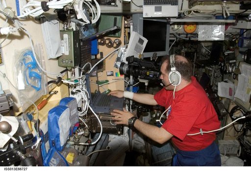 Vinogradov uses a Sony HD Video Camcorder and laptop computer in the SM during Expedition 13