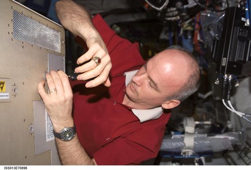 Williams performs IFM during Expedition 13