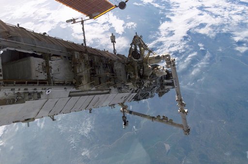 P3/P4 Truss and Canadarm2 during Expedition 13 / STS-115 Joint Operations