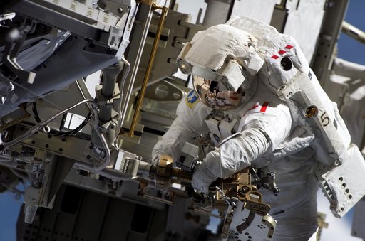MacLean relocates APFR during EVA 2