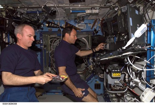 Lopez-Alegria works at the SSRMS Workstation in the U.S. Laboratory