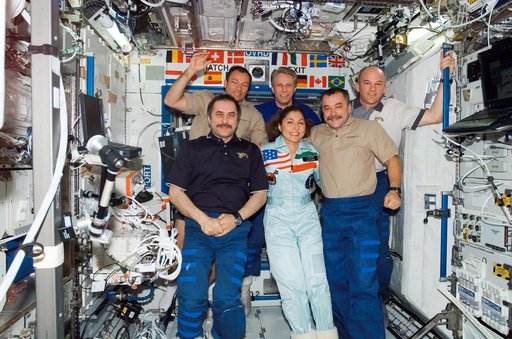 Expedition 13 and Expedition 14 Crewmembers during the Change of Command in the U.S. Laboratory