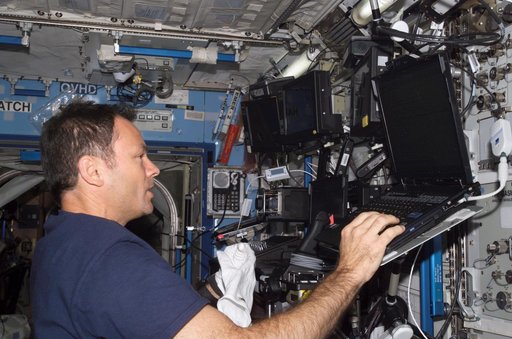 Lopez-Alegria with records experiment data