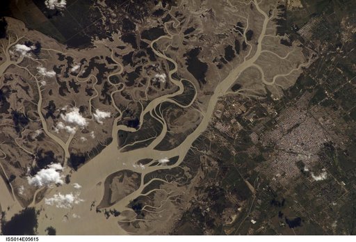 Earth Observation taken by the Expedition 14 crew