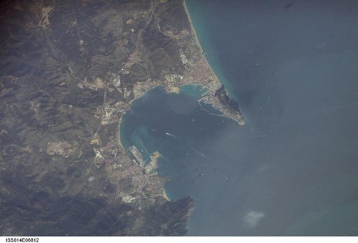 Earth observations taken by the Expedition 14 crew