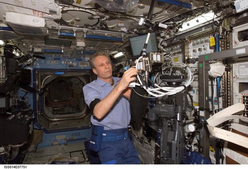 Reiter works with experiment in Destiny laboratory