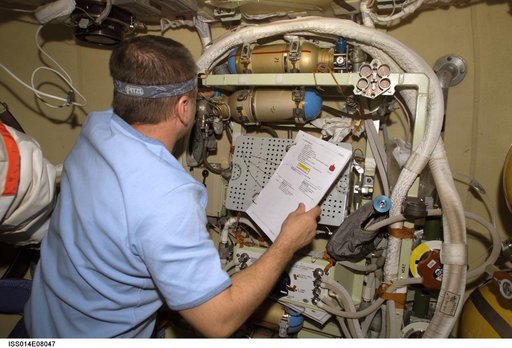 Tyurin conducts check on Orlan interface unit in DC1