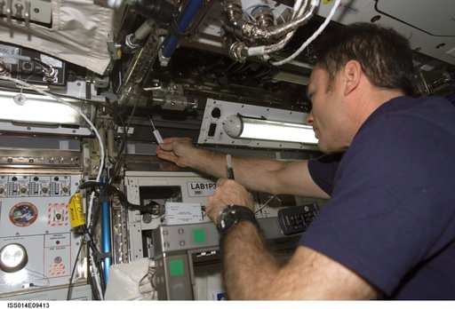 Lopez-Alegria in Destiny laboratory module