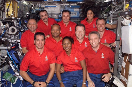 STS-116 and Expedition 14 crew portrait