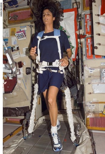 Williams exercises on TVIS in Zvezda
