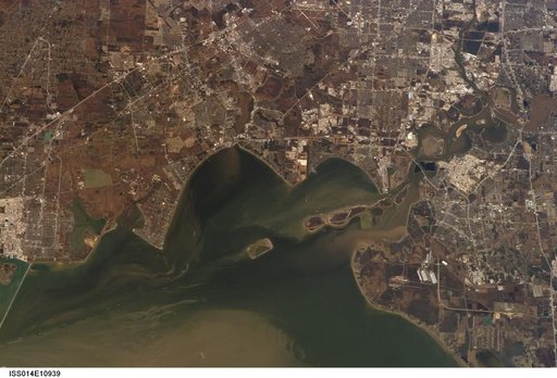 Earth Observations taken by the Expedition 14 crew