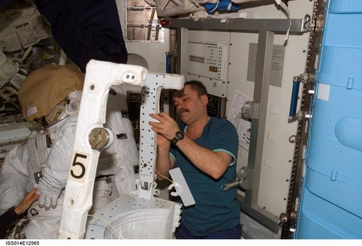 iss014e12565