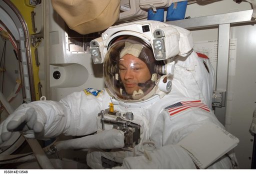 Lopez-Alegria in Quest prior to EVA 8