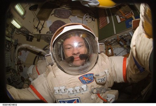 Lopez-Alegria in Pirs prior to EVA 17A
