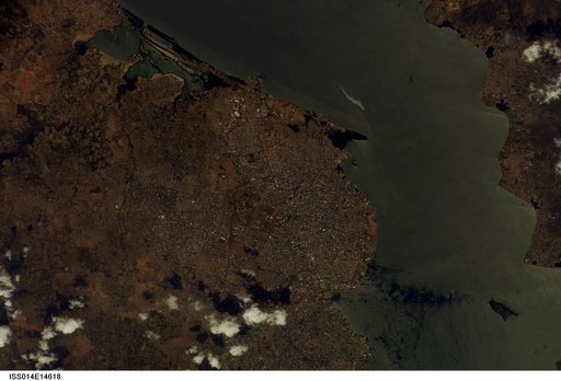 Earth observations taken by the Expedition 14 crew