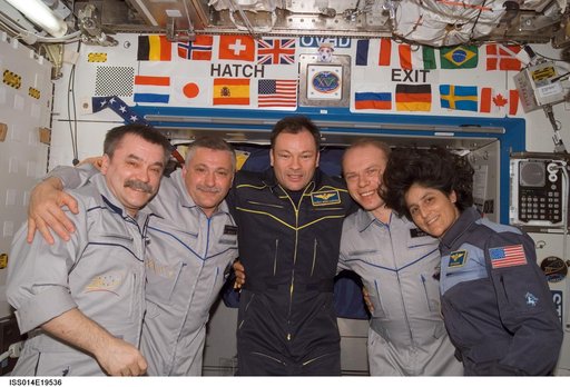 Expedition 14 and 15 joint crew portrait