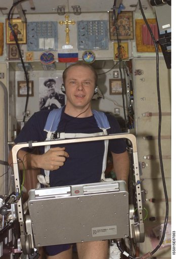 Kotov Exercising on the TVIS during Expedition 15
