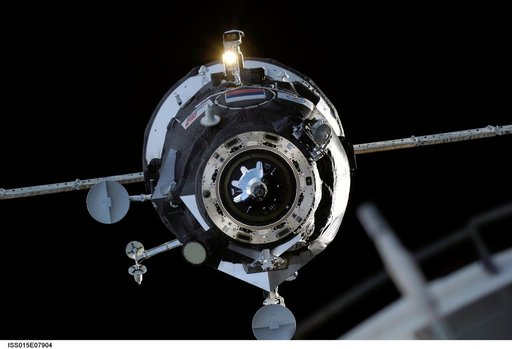 Progress Spacecraft approaches the ISS during Expedition 15