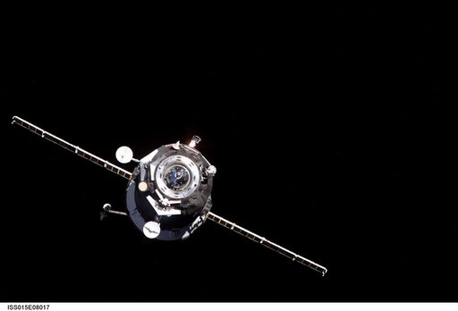 Progress Spacecraft approaches the ISS during Expedition 15