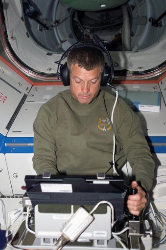 STS-117 Swanson performs the PMDIS in the U.S. Laboratory
