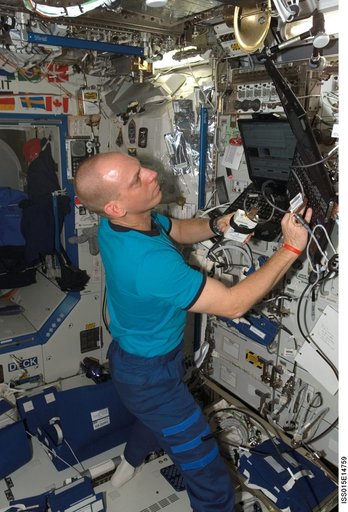 Anderson during Hardware Set-up for the CCISS Experiment in the US Lab during Expedition 15
