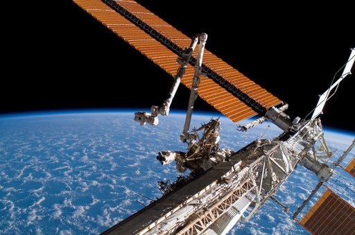 Canadarm2, P3, P4, and P5 Trusses during STS-118 EVA 1