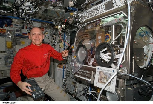 View of working with SAME Hardware in the US Lab during Expedition 15