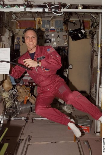 View of Anderson working with the ISS Ham Radio in the SM during Expedition 15
