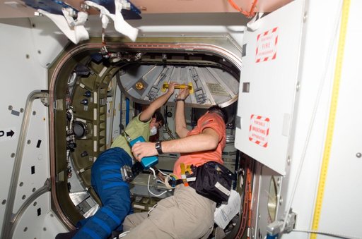 Whitson and Nespoli open Node 2 hatch