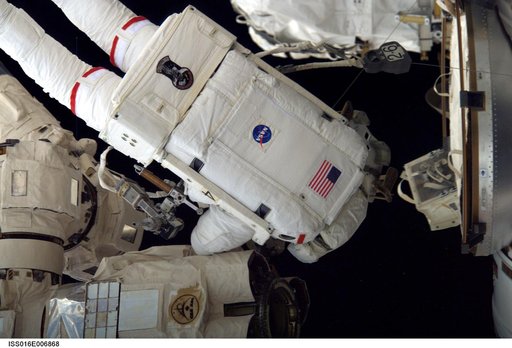 Parazynski during Expedition 16/STS-120 EVA 1