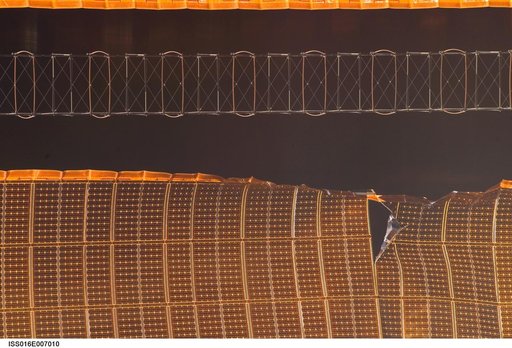 Damaged P6 4B solar array wing