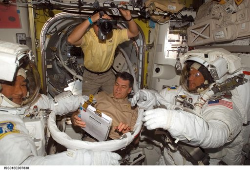 Tani, Wheelock, Nespoli and Parazynski in the A/L prior to EVA 2