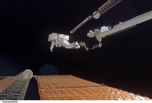 Parazynski during Expedition 16/STS-120 EVA 4