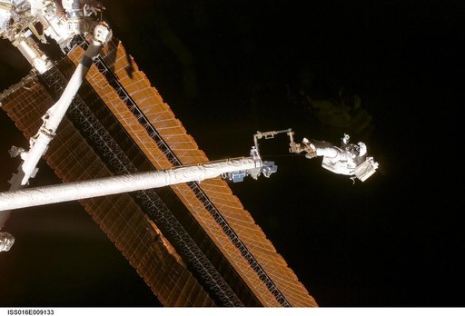 Parazynski during Expedition 16/STS-120 EVA 4