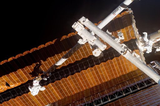 Parazynski and Wheelock during Expedition 16/STS-120 EVA 4