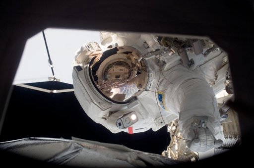 Whitson during Expedition 16 EVA 10/Alpha