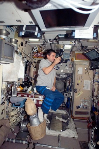 Malenchenko with camera in the SM