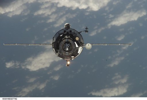Progress 28 supply vehicle approach
