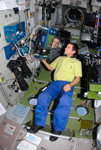 Malenchenko checks Lada Greenhouse in SM