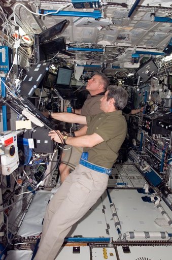 Johnson and Eyharts in US Lab