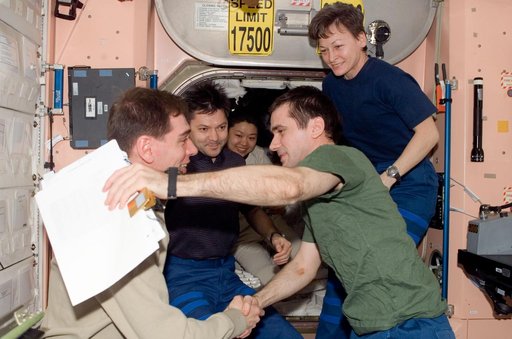 Expedition 17 Crew bids farewell to Expedition 16 Crew