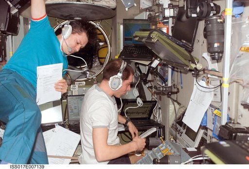 Cosmonauts at TORU for Progress 29 Docking