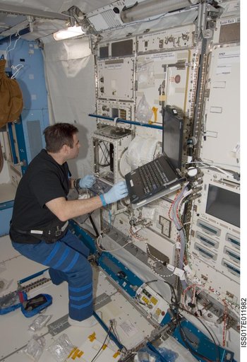 Chamitoff works on the SAIBO Rack in the JEM during Expedition 17