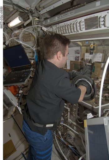Microgravity Sciences Glovebox (MSG) with Shear History Extensional Rheology Experiment (SHERE) in European Lab Columbus